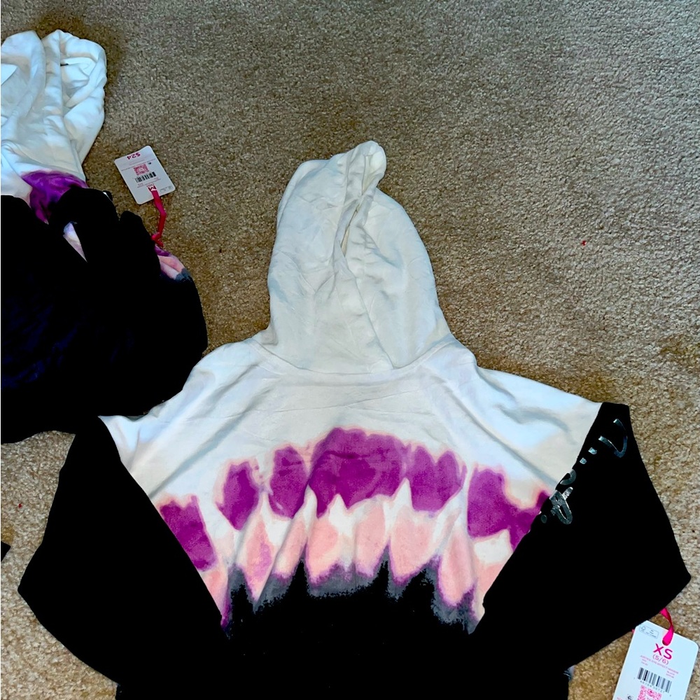 Adorable Velour Girls Size XS CROPPED HOODIE From Justice. NWT
